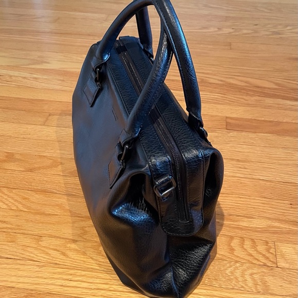 Matt & Nat Black Vegan Shoulder or Crossbody Handbag. - Picture 5 of 16